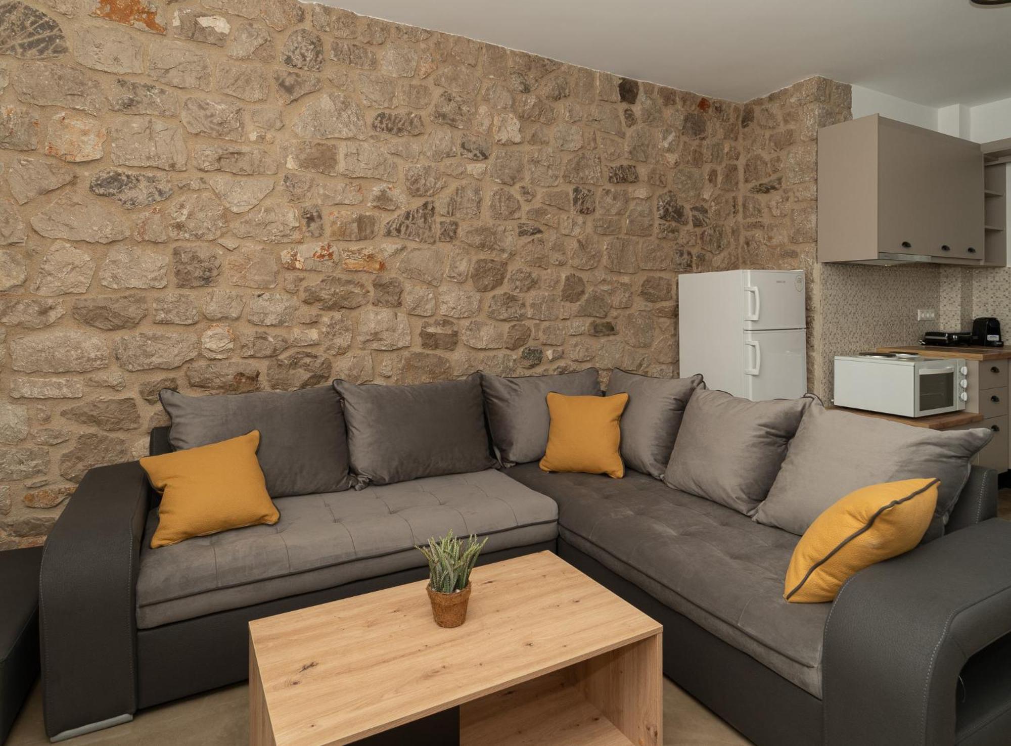 Lithos Suites Finikounta Ngoại thất bức ảnh
